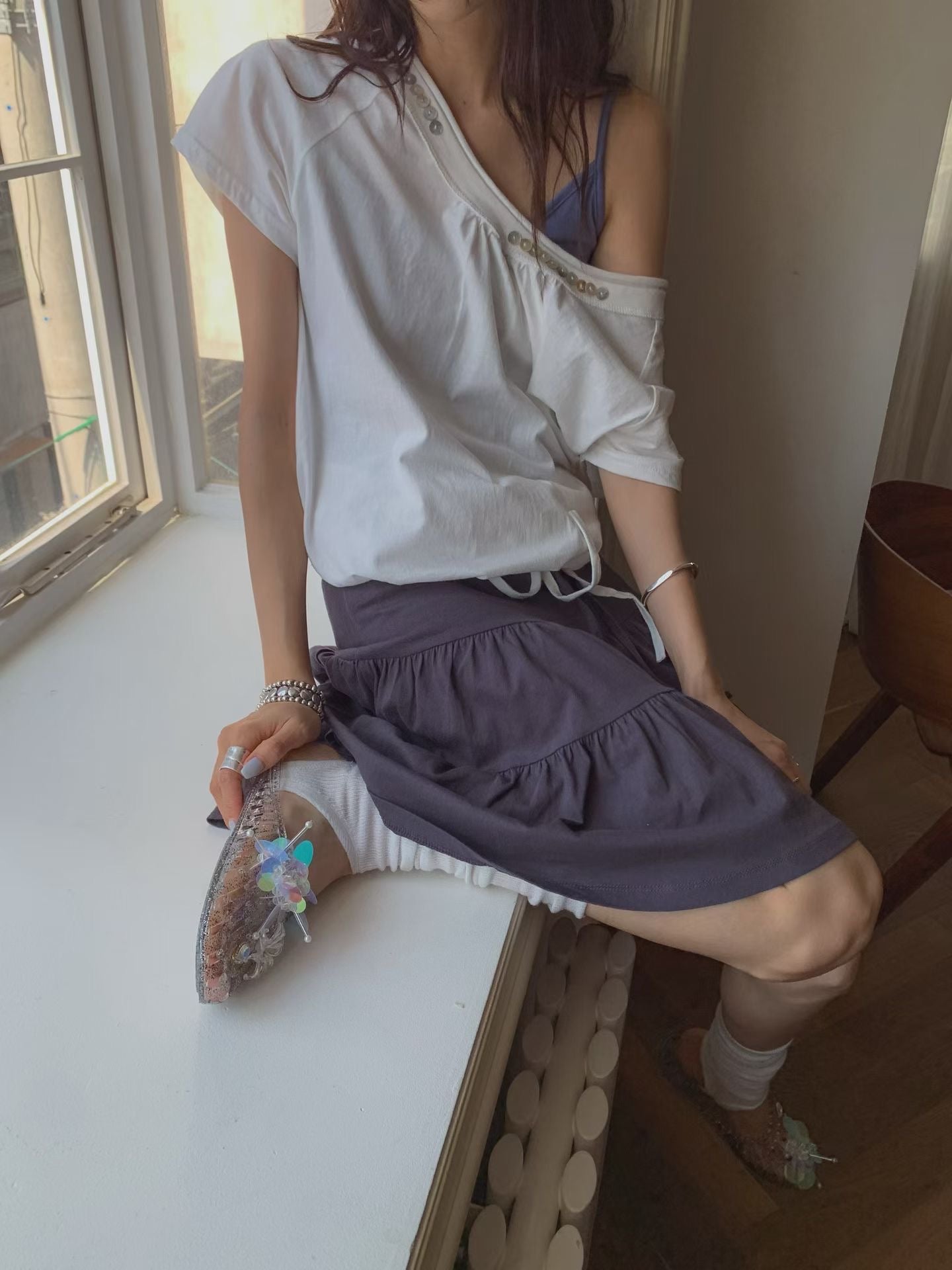 貝殼鈕扣領OverSize斜膊短袖TEE