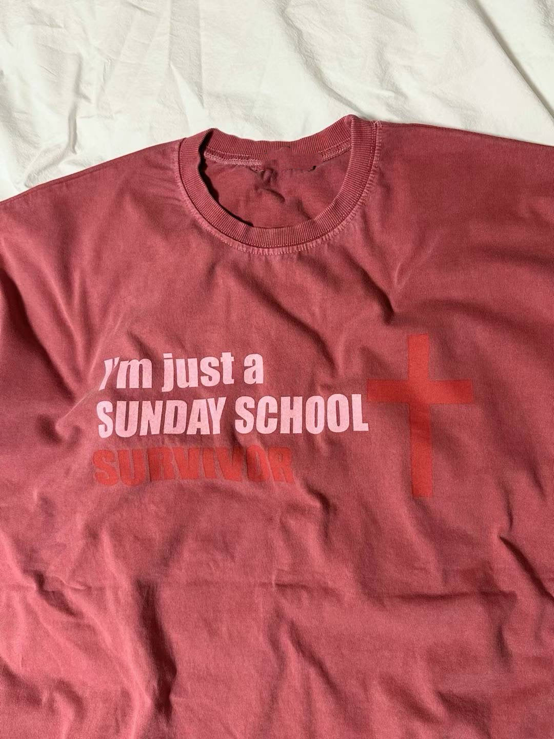 I'm just a SUNDAY SCHOOL SURVIVOR 紅十字洗水短袖TEE［ 3 COLOURS ］