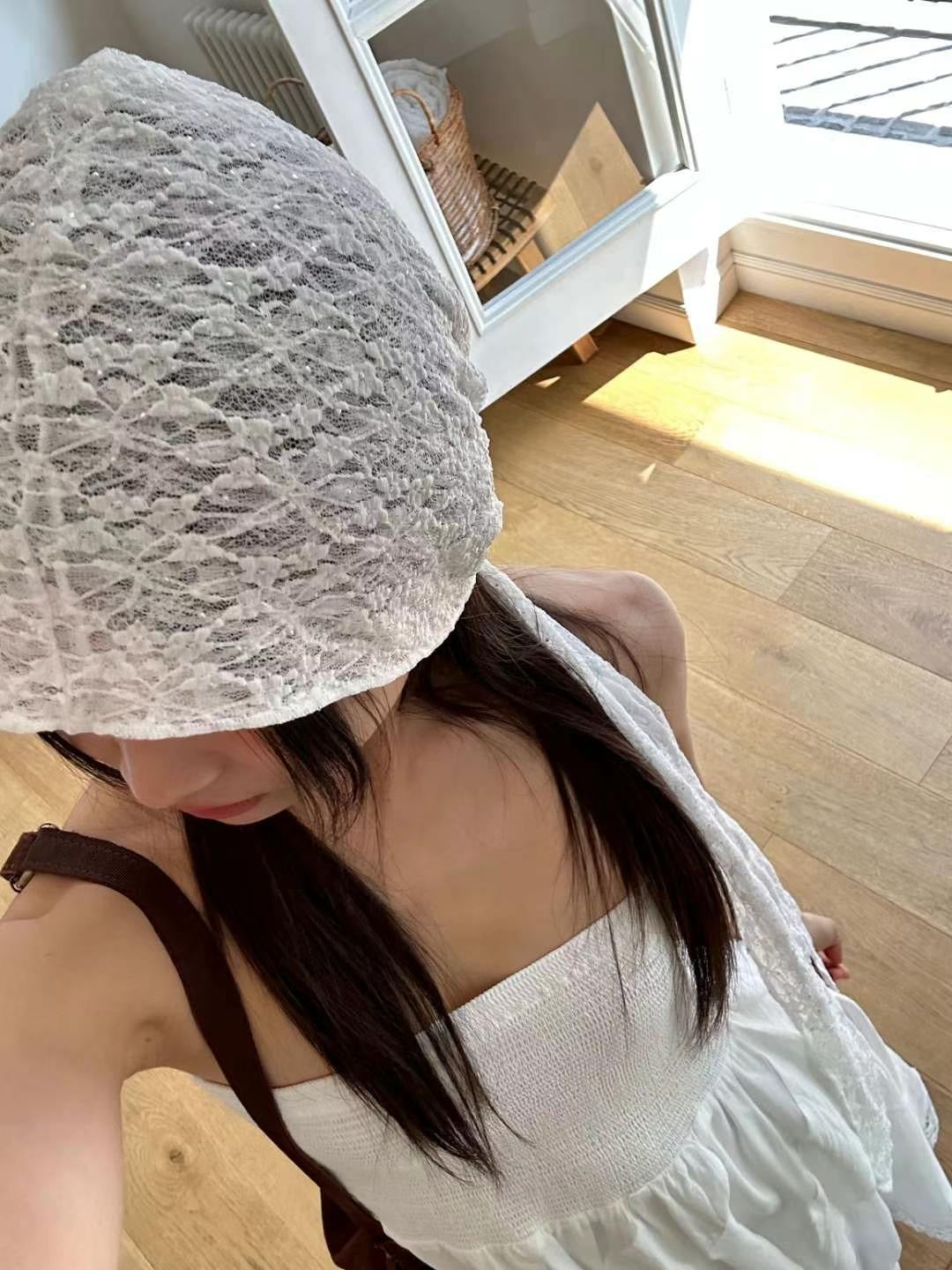 蕾絲花織銀釘連帽頭巾［ 2 COLOURS ］