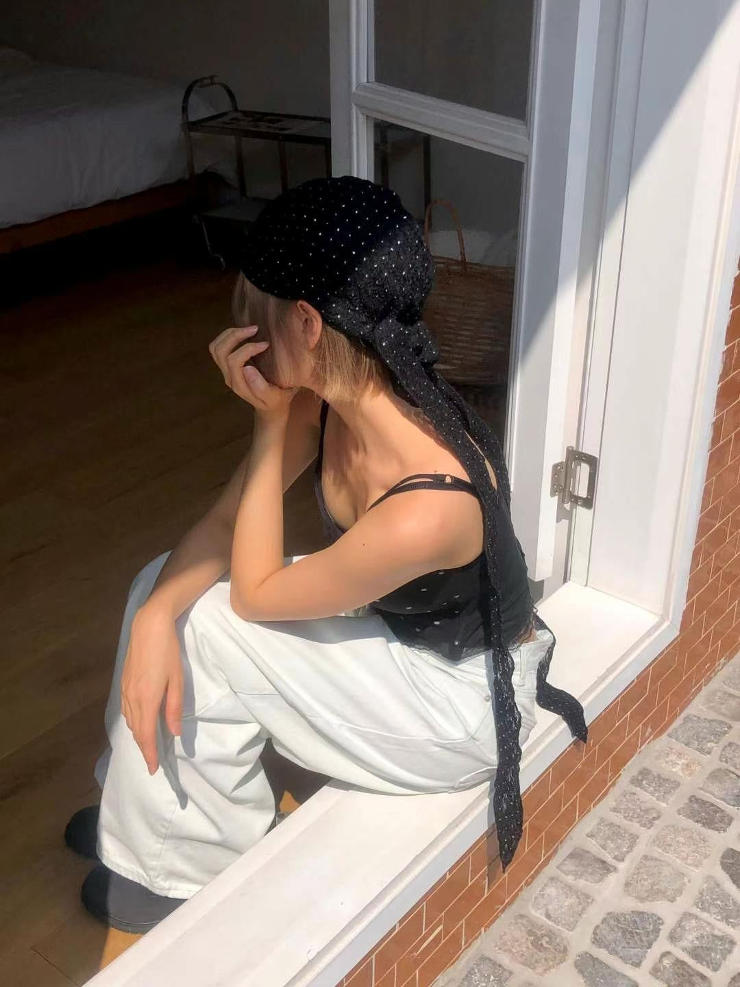 蕾絲花織銀釘連帽頭巾［ 2 COLOURS ］