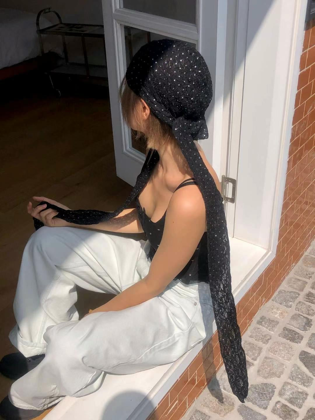 蕾絲花織銀釘連帽頭巾［ 2 COLOURS ］